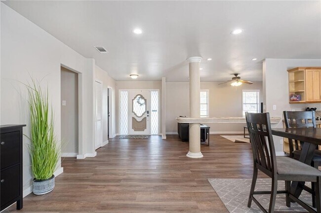 Building Photo - 5701 Mojave Dr