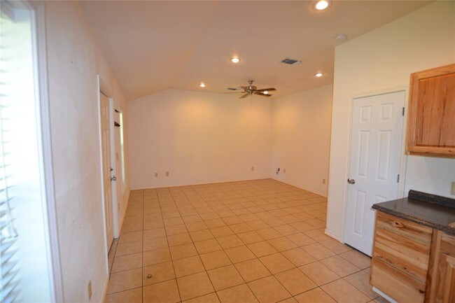 Building Photo - 253 Old Groveton Rd