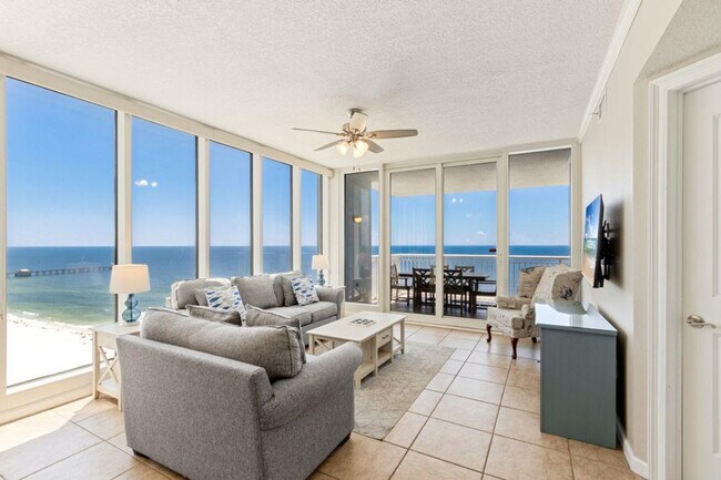 Foto del edificio - 527 E Beach Blvd