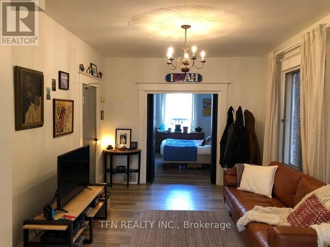 Building Photo - 222-222 Oakwood Ave