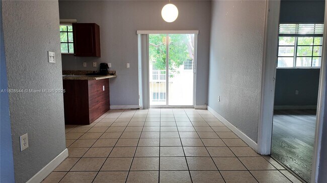 Foto del edificio - 374 NE 26th Ave