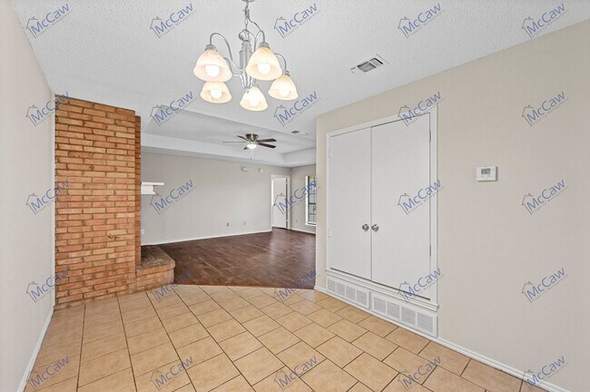 Building Photo - Cute 2/2 Duplex Home in Fort Worth (76133)!
