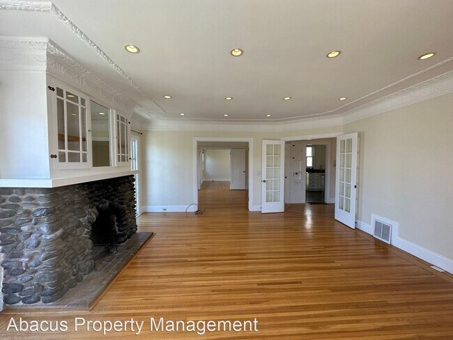 Building Photo - 3 br, 2 bath House - 3850 Cabrillo Street