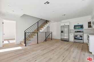 Building Photo - 2111 Holly Dr