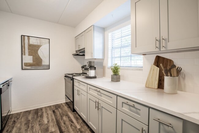Building Photo - Townsend Apartments