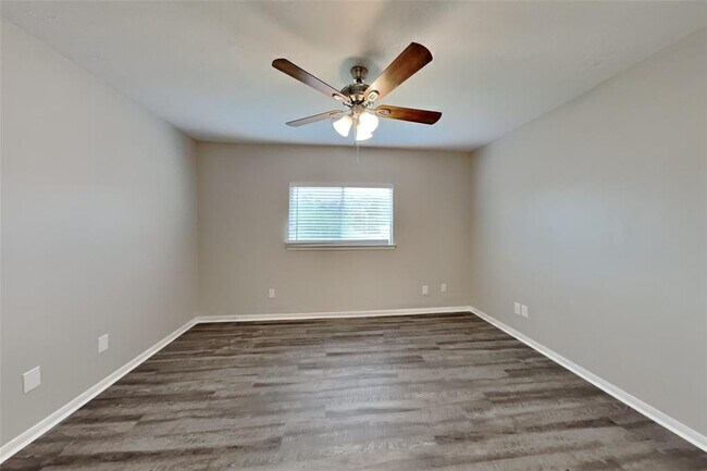 Building Photo - 2502 Fox River Ln