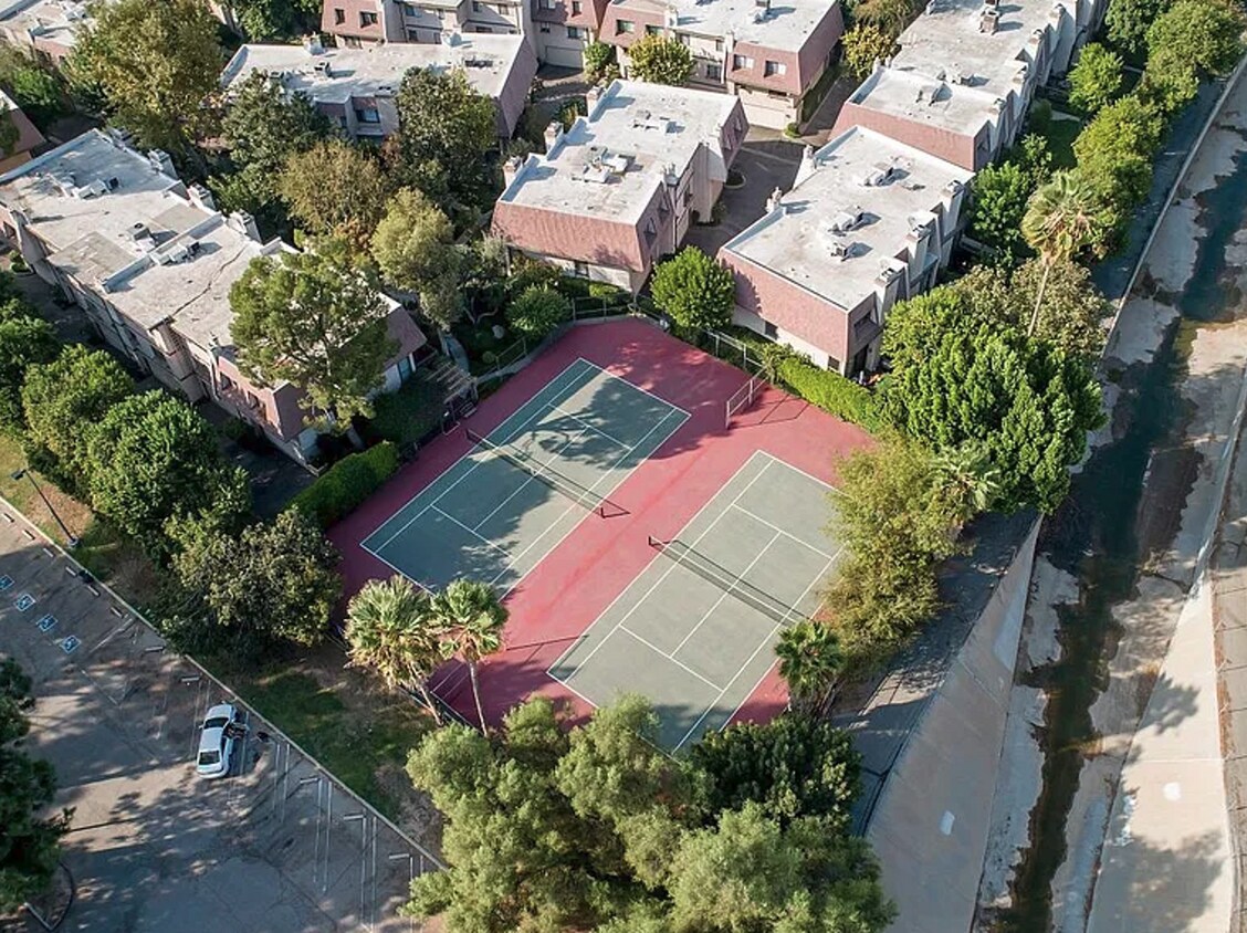 Foto principal - 9000 Vanalden Ave