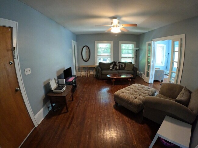 Foto del edificio - 1652 Hillcrest Rd