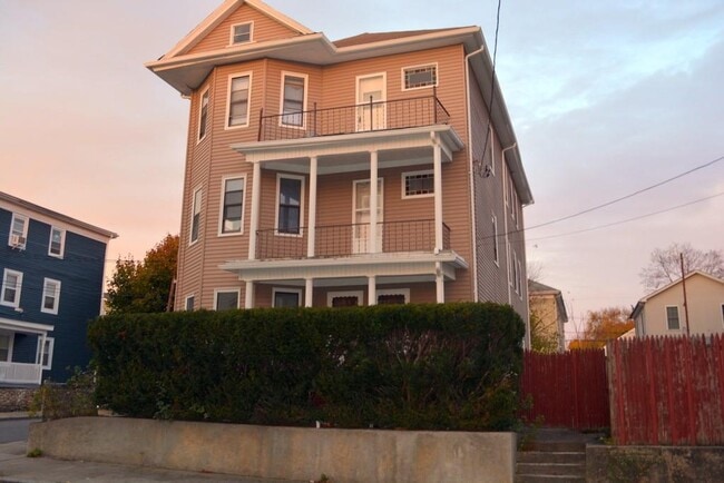 Building Photo - 49 Lynch St