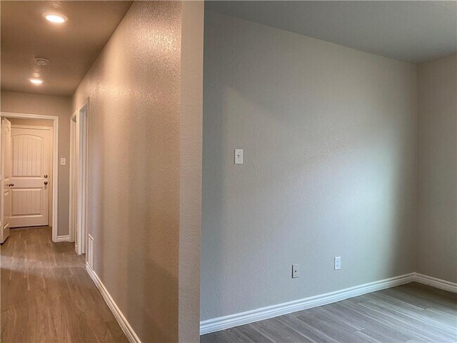 Building Photo - 2103 Wind Chime Way