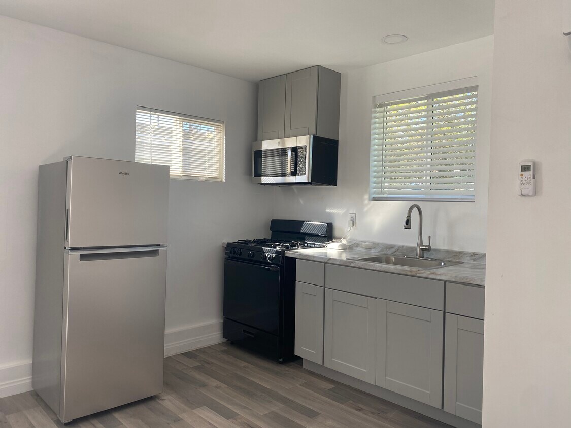 Foto principal - 5031 Carmelynn St
