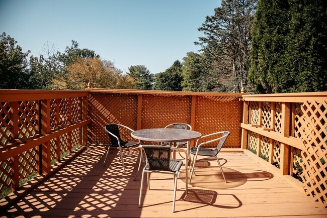 Building Photo - 506 Circle Dr