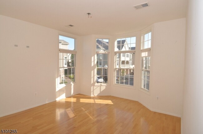 Foto del edificio - 103 Crown Ct