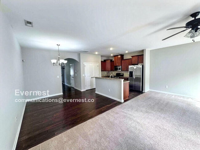 Building Photo - 1015 Skyler Ln