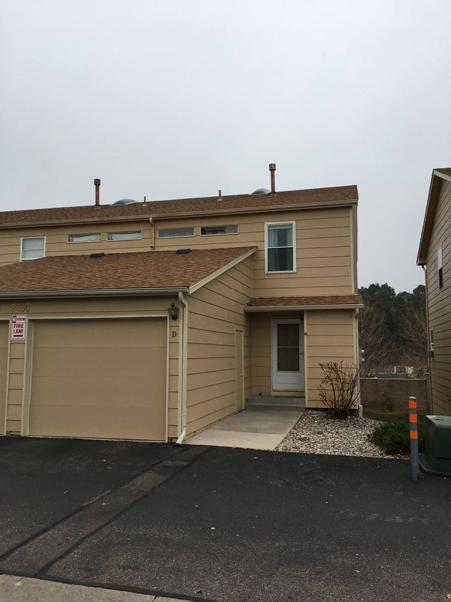 Primary Photo - 2 Bedroom Townhome - Walkout BAsement