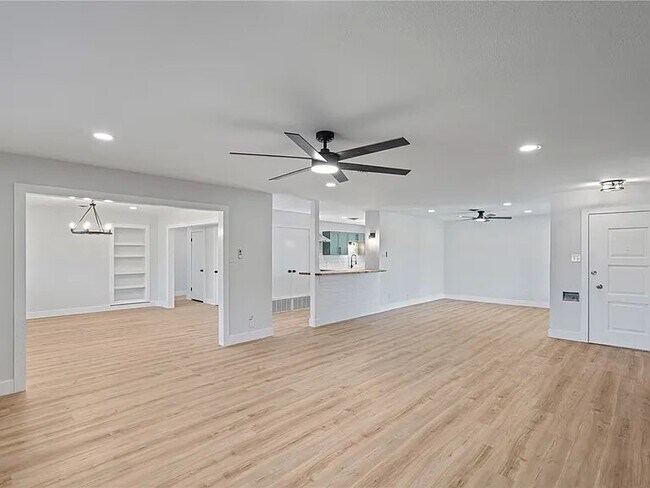 Building Photo - 629 Peerman Pl