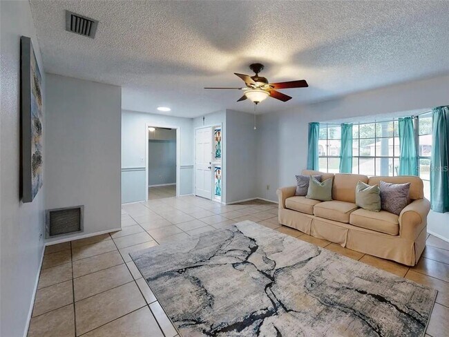 Building Photo - 1836 Plumtree Dr