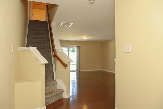 Foto del edificio - 8843 Thornton Town Pl