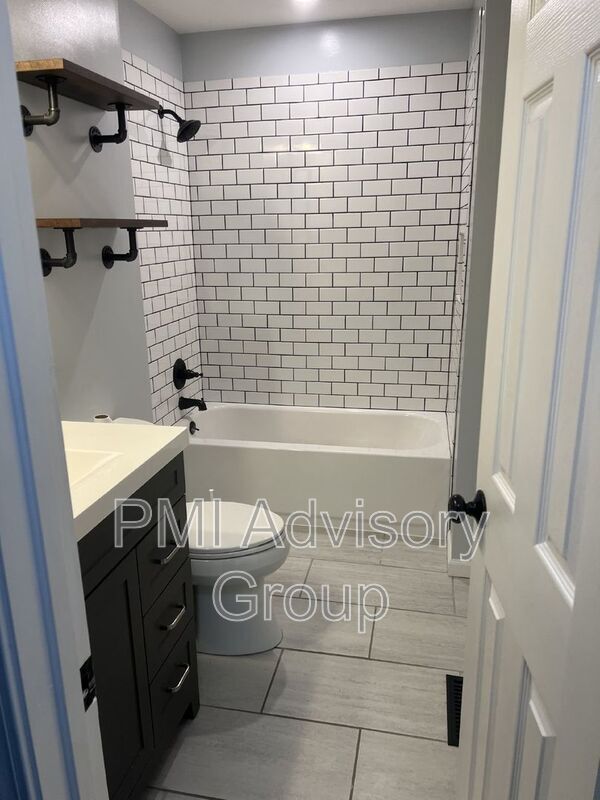 Foto del edificio - 1220 N School St