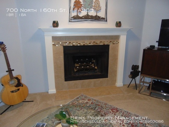 Building Photo - 700 N 160th St