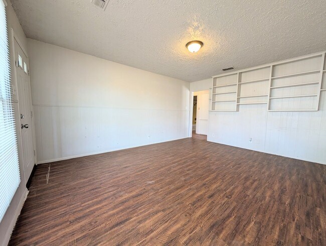 Foto del edificio - 9001 Indiana Ave