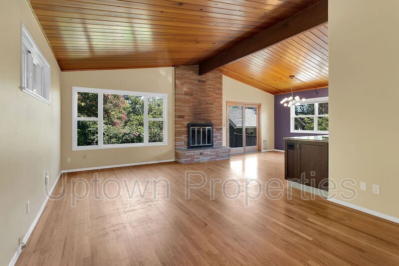 Primary Photo - 1717 SW Canby St