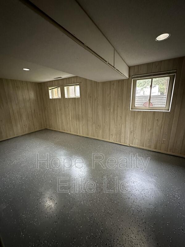 Building Photo - 5860 Del Paz Dr