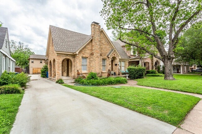 Foto del edificio - 5838 Vickery Blvd