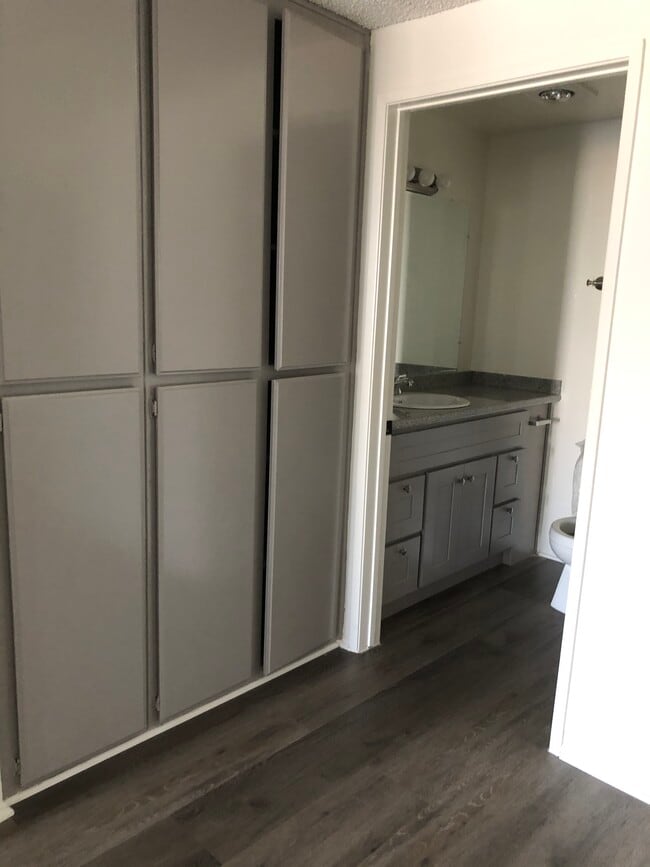 Building Photo - 1244 N Orange Dr