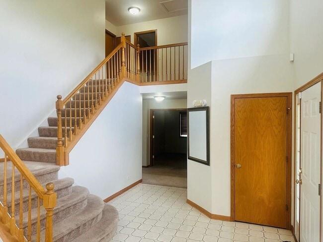 Building Photo - 360 Thomas Dr