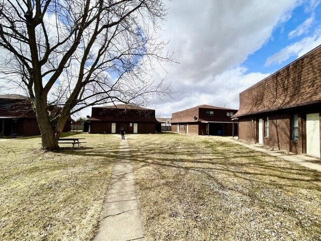 Building Photo - 166 Briarwood Dr