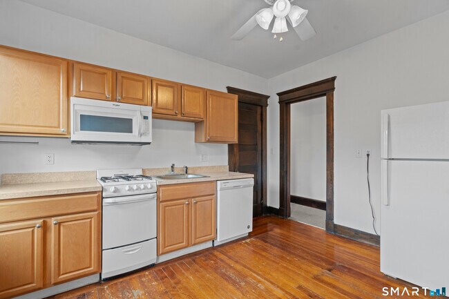 Foto del edificio - 136 Edwards St