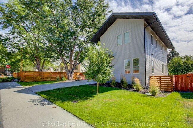 Foto del edificio - Evolve Real Estate: Stunning Smart Home in Vibrant West Denver! Available March 27th
