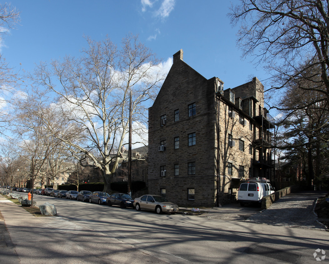 Primary Photo - Chestnut Hill Apartments