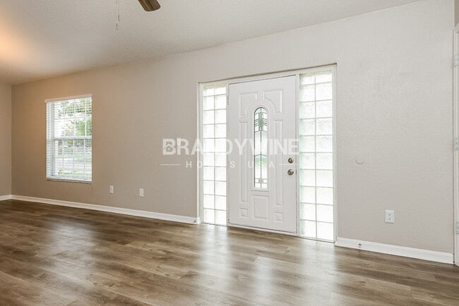 Foto del edificio - 330 N John St