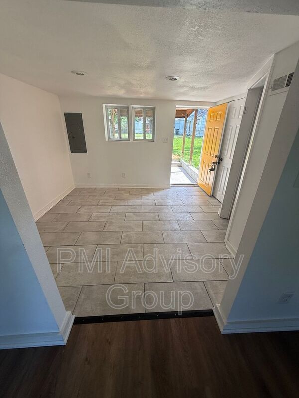 Foto del edificio - 1409 NE Sardou Ave