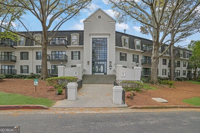 Building Photo - 1104 Pine Heights Dr NE