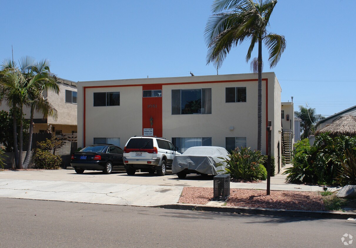 Primary Photo - 1061 Chalcedony St