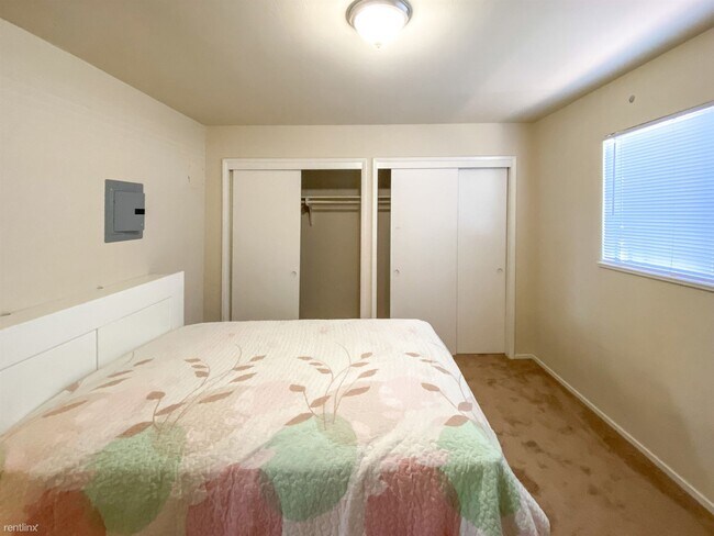Building Photo - 2 br, 1 bath  - 631 Adams St