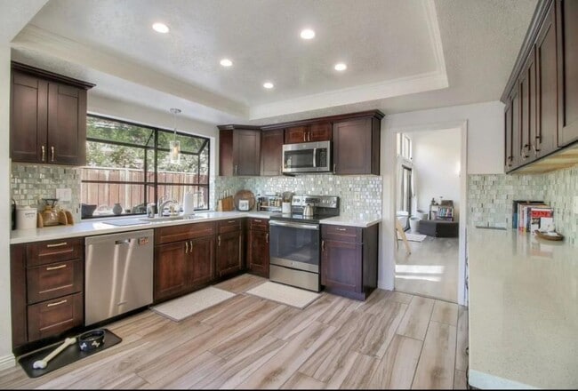 Building Photo - 1029 Foothill Dr