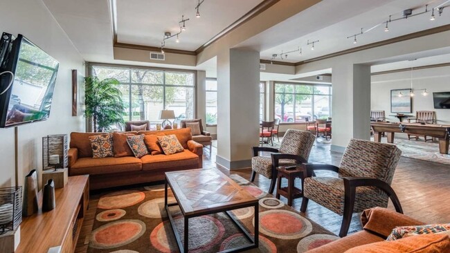 Foto del edificio - 8638 Huebner Rd