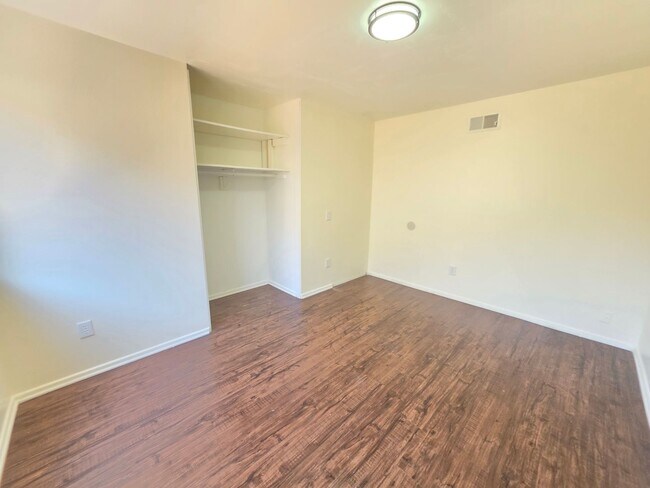 Foto del edificio - 44113 4th St E