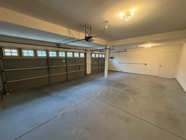Foto del edificio - Spectacular home available now in a great neighborhood!