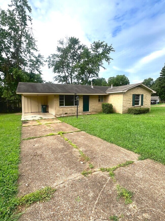Building Photo - 1831 Southaven Circle Southaven, MS