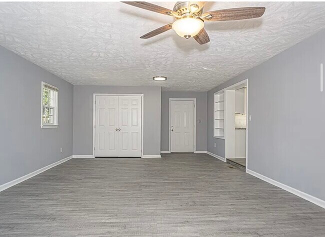 Building Photo - 5105 Palmetto Ln