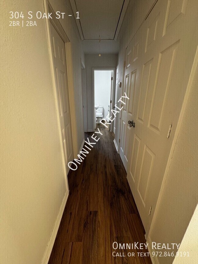 Foto del edificio - 304 S Oak St