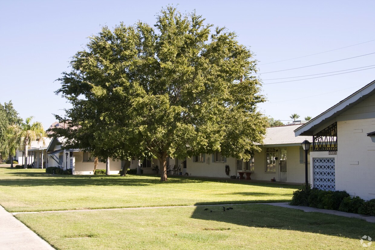 Foto del edificio - 4621 E Oak St