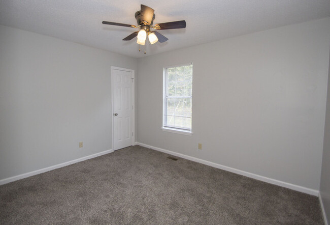 Building Photo - Now Available Cozy Three Bedroom
