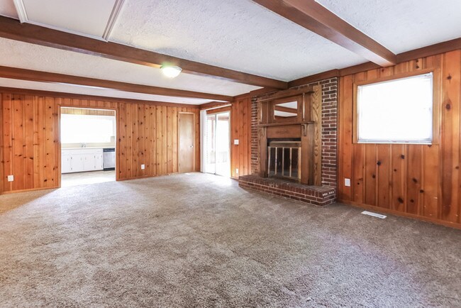 Building Photo - Spacious Brick Home