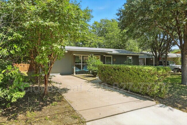 Foto del edificio - 131 Middlebury Dr